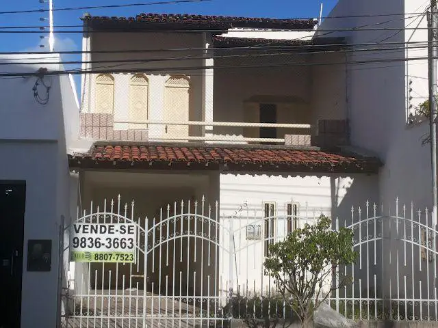 Casa com 6 Quartos à Venda, 110 m² por R$ 450.000 Avenida Franklin de Campos Sobral - Grageru, Aracaju - SE