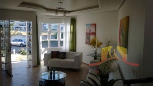 Casa com 4 Quartos à Venda, 400 m² por R$ 1.900.000 Açores, Florianópolis - SC