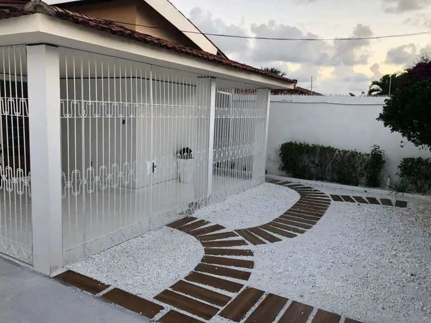 Casa com 4 Quartos à Venda, 210 m² por R$ 550.000 Rua Cristiano Maia de Omena Calheiros, 324 - Gruta de Lourdes, Maceió - AL