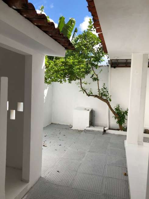 Casa com 4 Quartos à Venda, 210 m² por R$ 550.000 Rua Cristiano Maia de Omena Calheiros, 324 - Gruta de Lourdes, Maceió - AL