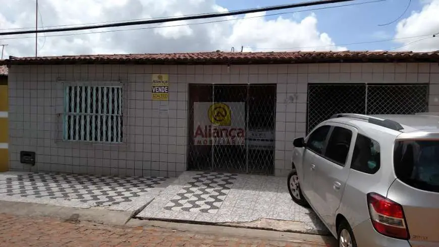 Casa com 3 Quartos à Venda, 286 m² por R$ 220.000 Lagoa Azul, Natal - RN