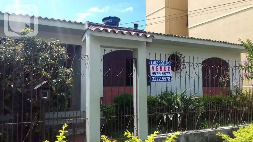 Casa com 3 Quartos à Venda por R$ 550.000 Rua Atlântida, 40 - Nossa Senhora Medianeira, Santa Maria - RS