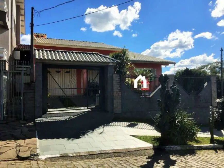 Casa com 3 Quartos à Venda, 163 m² por R$ 900.000 Santa Corona, Caxias do Sul - RS