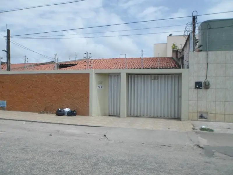Casa com 3 Quartos para Alugar, 280 m² por R$ 2.200/Mês Rua Doutor Walter Porto, 709 - Cambeba, Fortaleza - CE