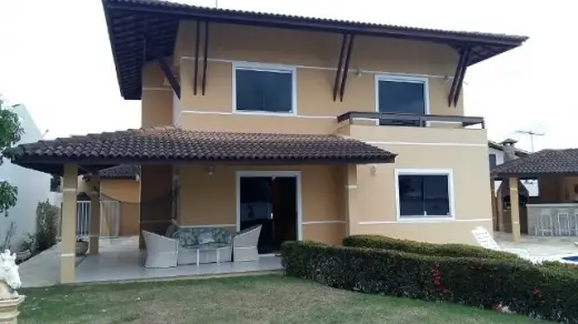 Casa com 4 Quartos para Alugar, 350 m² por R$ 4.500/Mês Rua Um, 340 - Miragem, Lauro de Freitas - BA