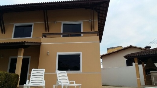 Casa com 4 Quartos para Alugar, 350 m² por R$ 4.500/Mês Rua Um, 340 - Miragem, Lauro de Freitas - BA