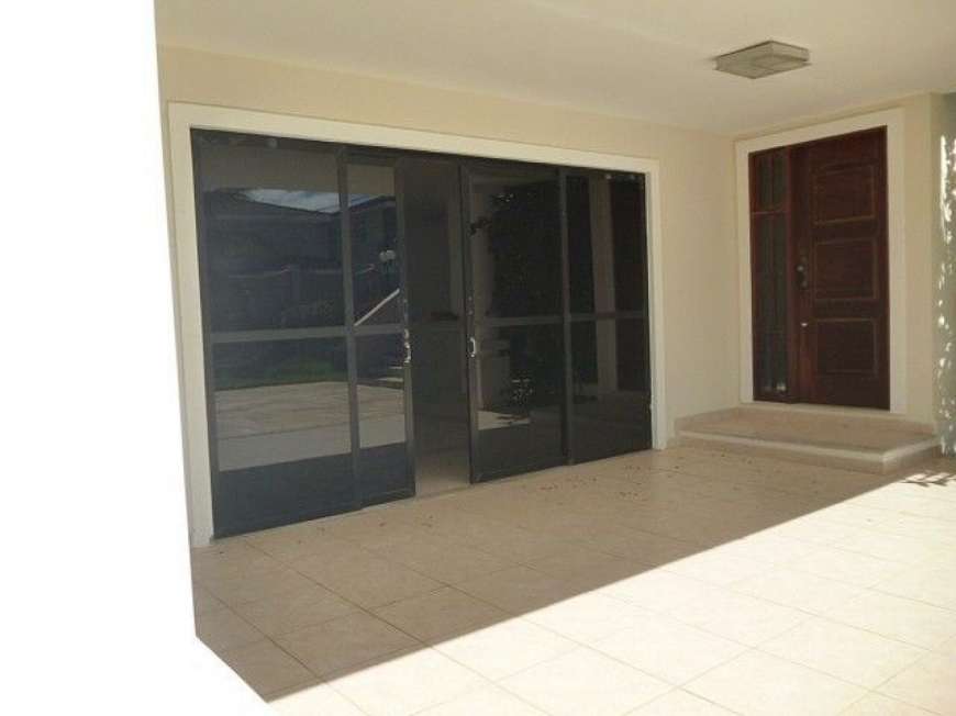 Casa de Condomínio com 3 Quartos para Alugar, 280 m² por R$ 5.000/Mês Vilas do Atlantico, Lauro de Freitas - BA