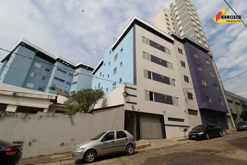 Apartamento com 2 Quartos para Alugar, 80 m² por R$ 850/Mês Rua Salinas, 185 - Centro, Divinópolis - MG