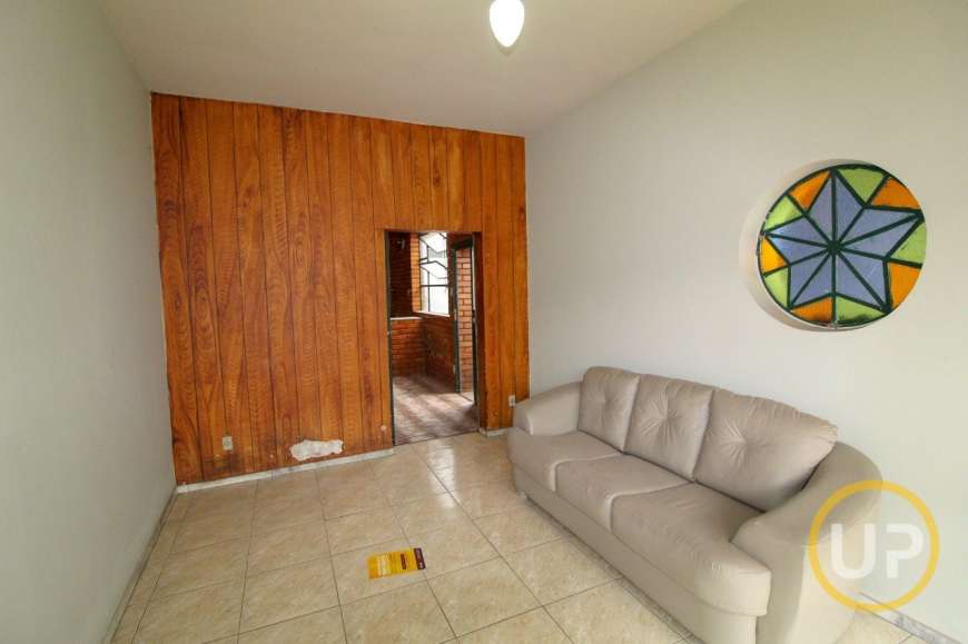 Casa com 3 Quartos para Alugar, 175 m² por R$ 2.100/Mês Rua Safira - Prado, Belo Horizonte - MG