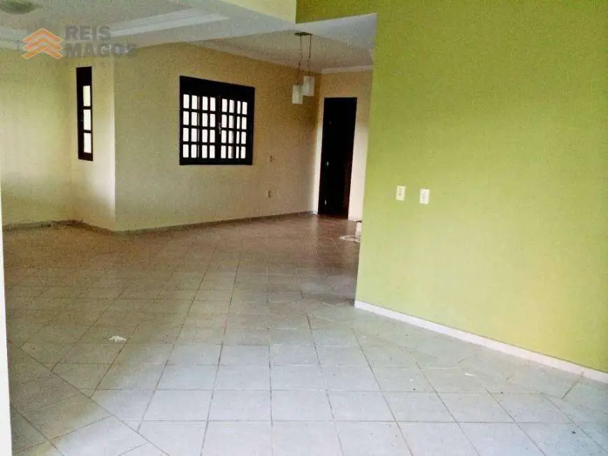Casa com 4 Quartos para Alugar, 213 m² por R$ 1.800/Mês Rua das Oliveiras, 105 - Nova Parnamirim, Parnamirim - RN