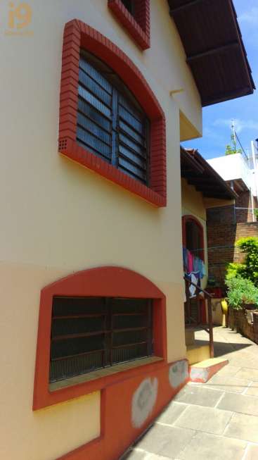Casa com 4 Quartos à Venda, 210 m² por R$ 740.000 Rua Cônego Ângelo Donato, 135 - São José, Caxias do Sul - RS
