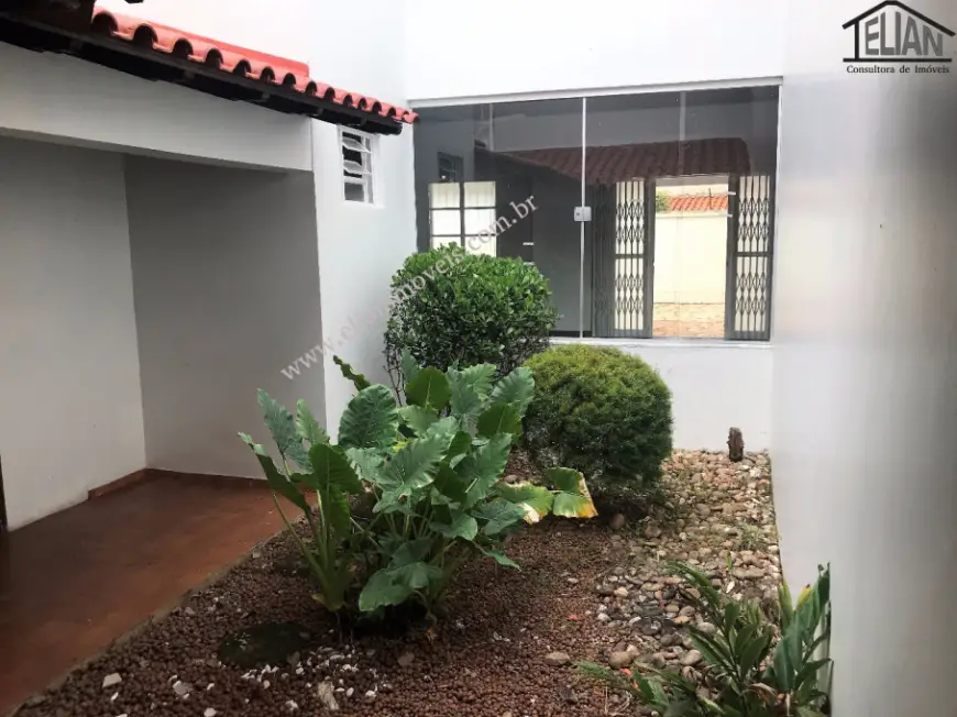 Casa com 3 Quartos à Venda, 240 m² por R$ 450.000 Jardim Califórnia, Cuiabá - MT
