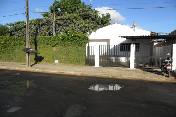 Casa com 3 Quartos para Alugar por R$ 800/Mês Rua Judson Roosevelt Cabral, 23 - Tabuleiro dos Martins, Maceió - AL