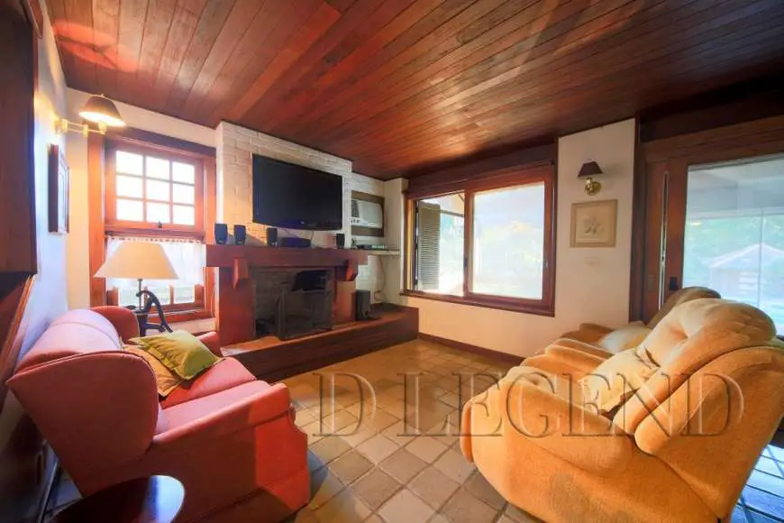 Casa de Condomínio com 4 Quartos para Alugar por R$ 5.500/Mês Avenida Cavalhada, 5205 - Cavalhada, Porto Alegre - RS