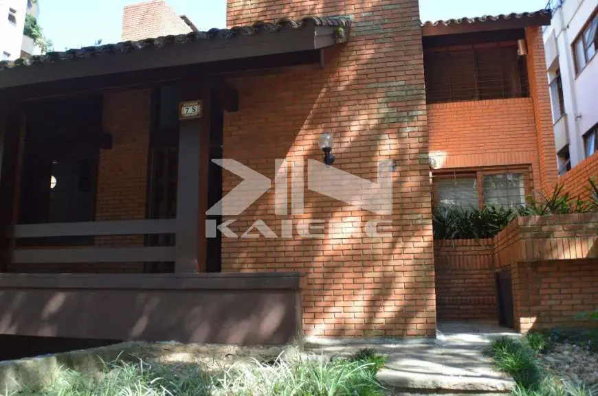 Casa com 3 Quartos para Alugar, 388 m² por R$ 9.500/Mês Bela Vista, Porto Alegre - RS