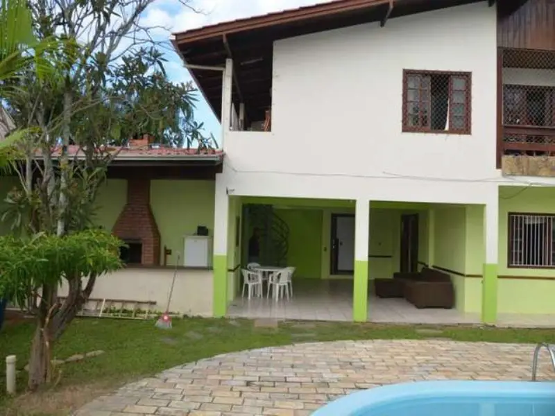 Casa com 5 Quartos para Alugar, 200 m² por R$ 900/Dia Praia dos Amores, Balneário Camboriú - SC
