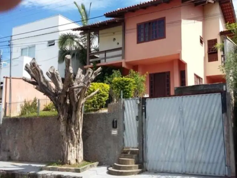 Casa com 4 Quartos para Alugar, 150 m² por R$ 600/Dia Praia dos Amores, Balneário Camboriú - SC