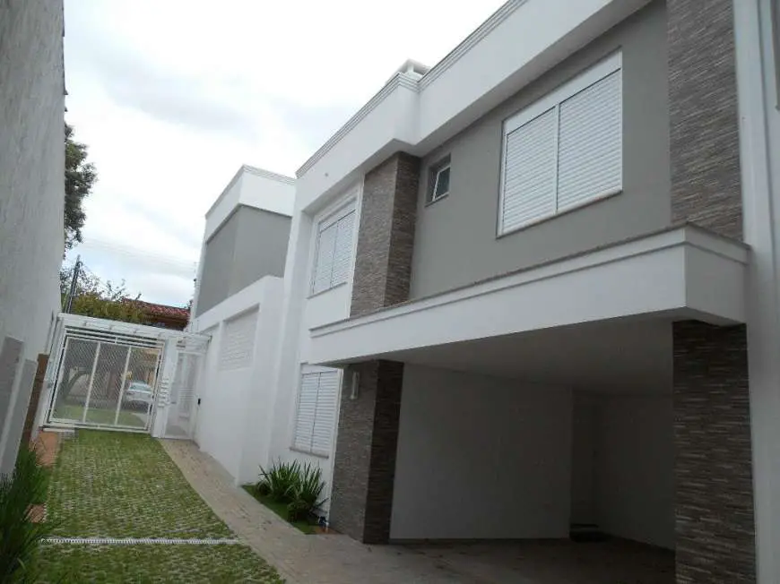 Casa com 3 Quartos para Alugar, 156 m² por R$ 3.000/Mês Rua Cangussu - Nonoai, Porto Alegre - RS