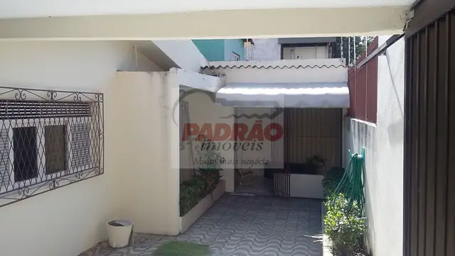 Casa com 3 Quartos para Alugar, 330 m² por R$ 3.000/Mês Barro Vermelho, Natal - RN