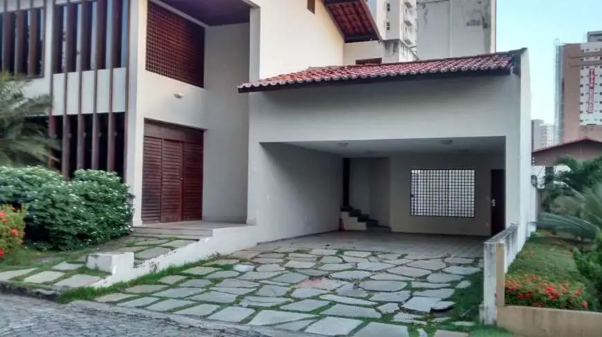Casa de Condomínio com 4 Quartos para Alugar, 400 m² por R$ 5.500/Mês Lagoa Nova, Natal - RN
