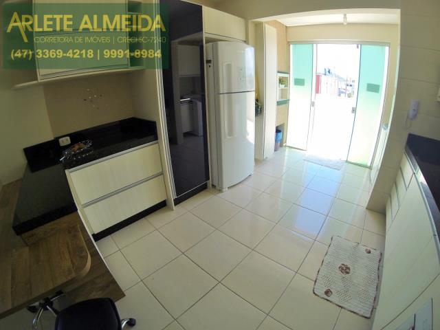 Apartamento com 2 Quartos para Alugar, 100 m² por R$ 250/Dia Rua Medianeira - Perequê, Porto Belo - SC