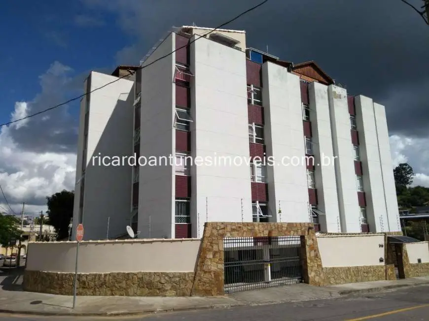 Cobertura com 3 Quartos para Alugar por R$ 950/Mês Rua Laurindo Nocelli, 146 - Bandeirantes, Juiz de Fora - MG