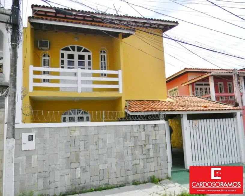 Casa com 3 Quartos para Alugar, 201 m² por R$ 2.000/Mês Centro, Lauro de Freitas - BA