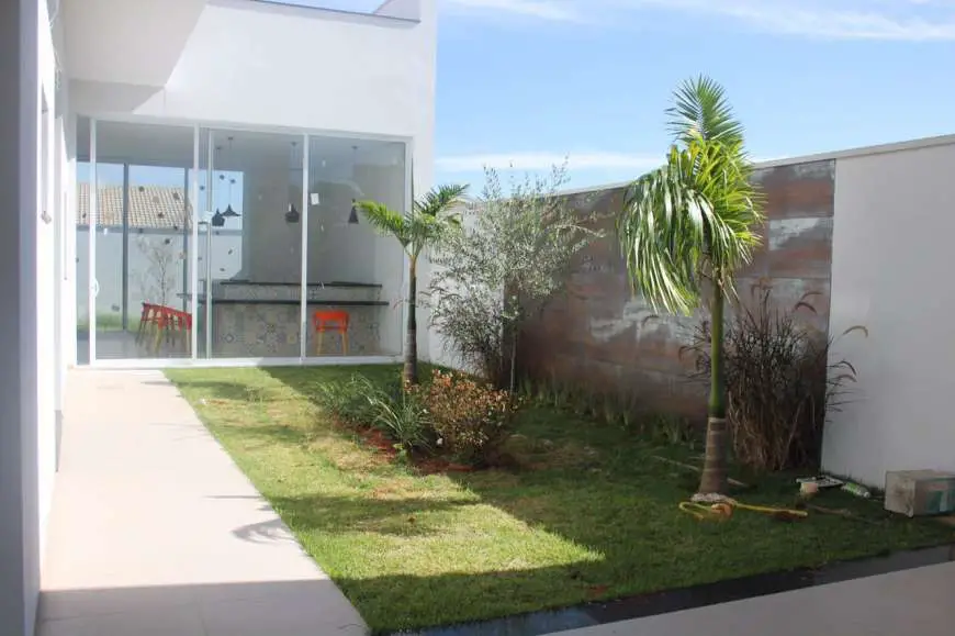 Casa com 3 Quartos à Venda, 415 m² por R$ 1.680.000 Rua Rota dos Imigrantes, 562 - Centro, Holambra - SP