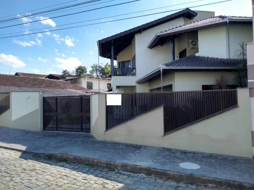 Casa com 3 Quartos à Venda, 340 m² por R$ 650.000 Vila Lenzi, Jaraguá do Sul - SC