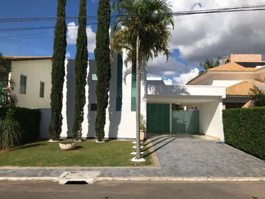 Casa de Condomínio com 3 Quartos à Venda, 215 m² por R$ 900.000 Rua Madri 18, 55 - Jardins Madri, Goiânia - GO