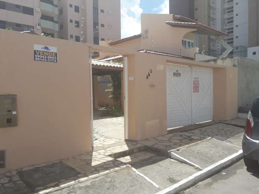 Casa com 3 Quartos à Venda, 300 m² por R$ 450.000 Atalaia, Aracaju - SE