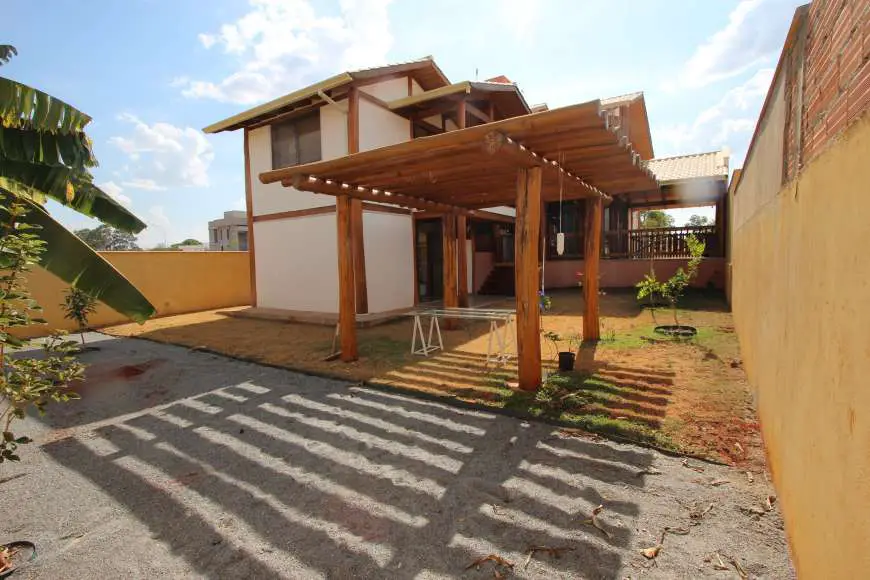 Casa de Condomínio com 3 Quartos para Alugar, 10 m² por R$ 4.000/Mês Avenida Santa Bárbara - Condominio Portal do Sol II, Goiânia - GO