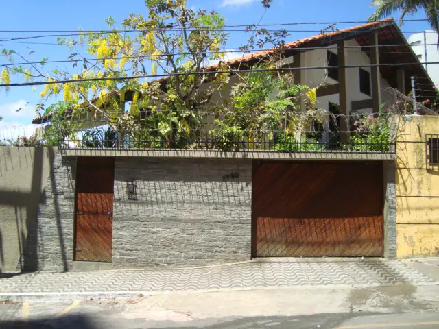 Casa com 5 Quartos para Alugar, 441 m² por R$ 6.000/Mês Rua Júlio Azevedo, 1730 - Cocó, Fortaleza - CE