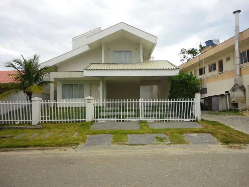 Casa com 3 Quartos para Alugar, 150 m² por R$ 1.200/Dia Rua Canela, 75 - Canto Grande, Bombinhas - SC
