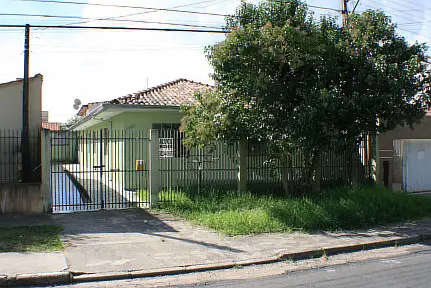 Casa com 2 Quartos para Alugar, 58 m² por R$ 570/Mês Rua Catulo da Paixão Cearense, 1005 - Cajuru, Curitiba - PR
