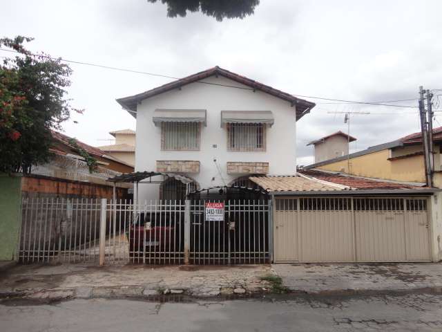 Casa com 2 Quartos para Alugar, 85 m² por R$ 900/Mês Rua Olavo Bilac, 846 - Santa Mônica, Belo Horizonte - MG
