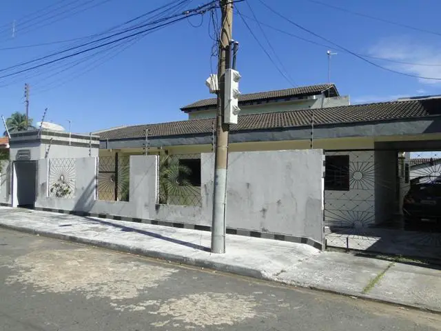 Casa com 4 Quartos à Venda, 560 m² por R$ 750.000 Rua Trinidad e Tobago, 47 - Jardim Califórnia, Cuiabá - MT