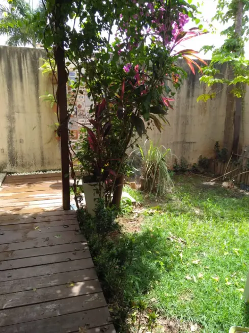 Casa de Condomínio com 2 Quartos para Alugar por R$ 3.000/Mês Abrantes, Camaçari - BA