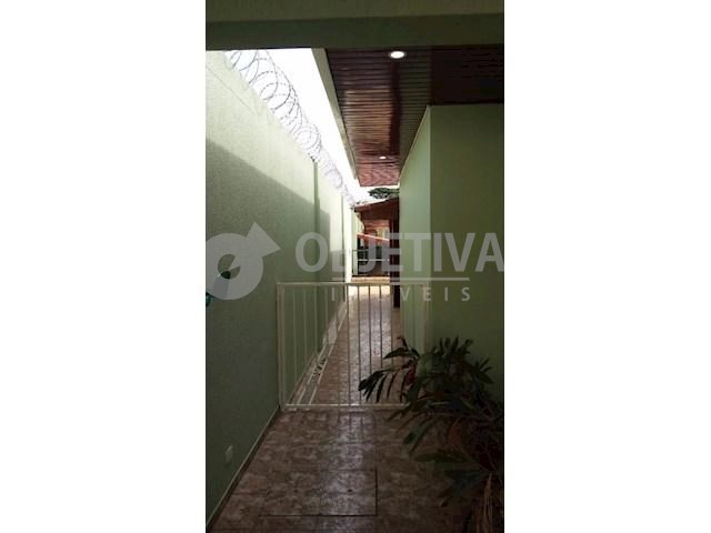 Casa com 4 Quartos para Alugar, 380 m² por R$ 4.100/Mês Vigilato Pereira, Uberlândia - MG