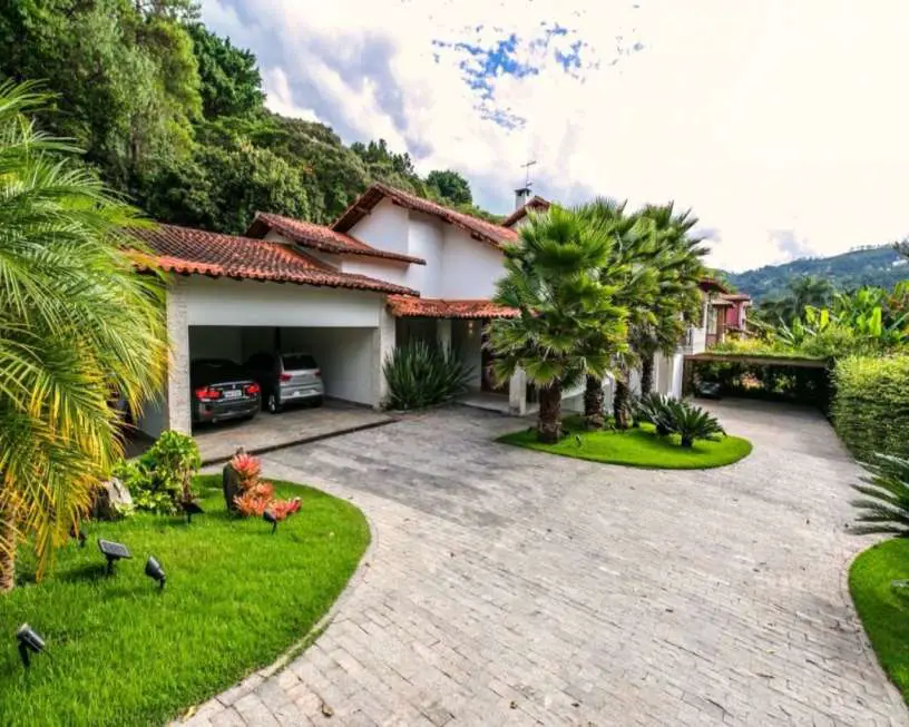 Casa de Condomínio com 6 Quartos para Alugar, 600 m² por R$ 18.000/Mês Vila del Rey, Nova Lima - MG