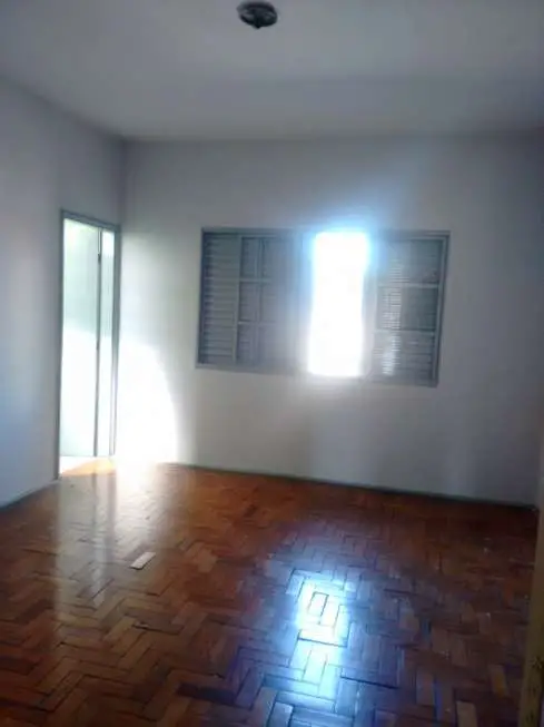 Casa com 3 Quartos para Alugar, 120 m² por R$ 1.300/Mês Vila Cardia, Bauru - SP