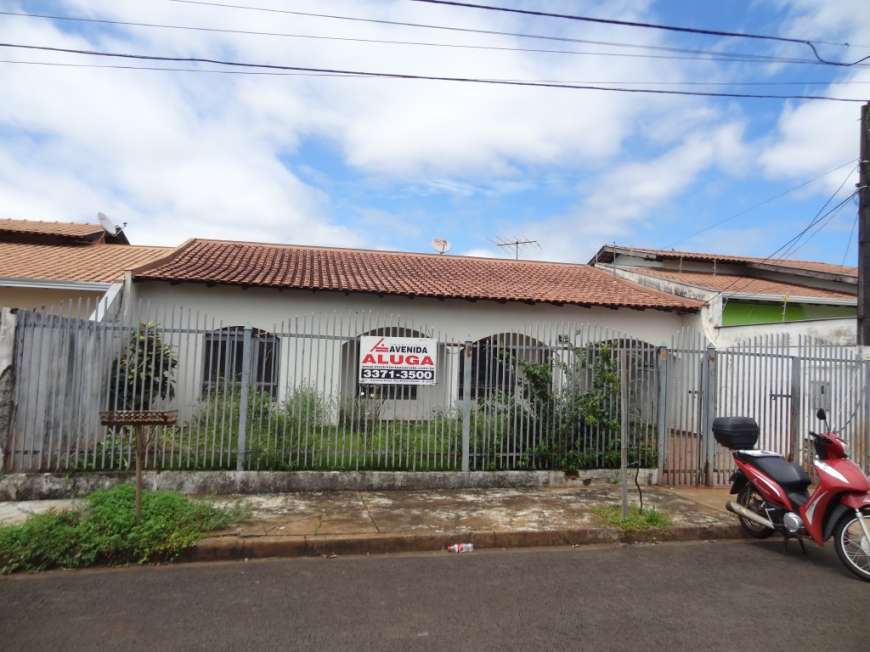 Casa com 3 Quartos para Alugar, 100 m² por R$ 1.200/Mês Rua Antônio Faria Filho, 96 - Pinheiros, Londrina - PR