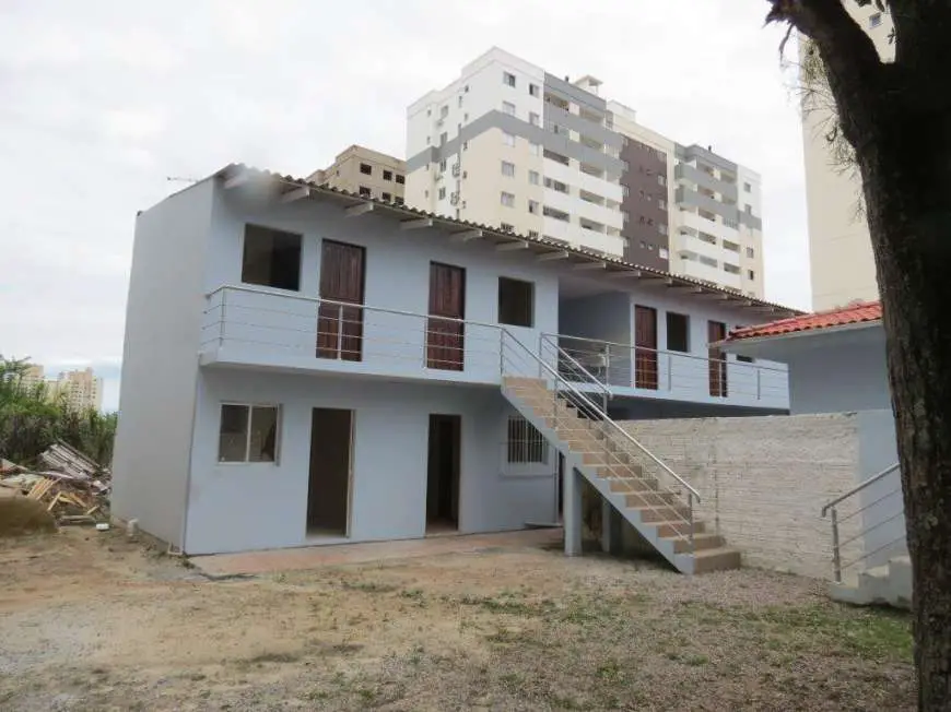 Kitnet com 1 Quarto para Alugar, 35 m² por R$ 550/Mês Rua Fagundes Varela, 313 - Areias, São José - SC