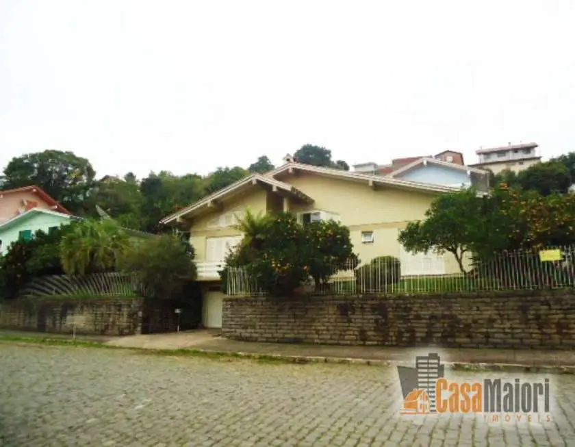 Casa com 5 Quartos à Venda, 200 m² por R$ 950.000 Rua Flamínio Razera, 12 - Fenavinho, Bento Gonçalves - RS