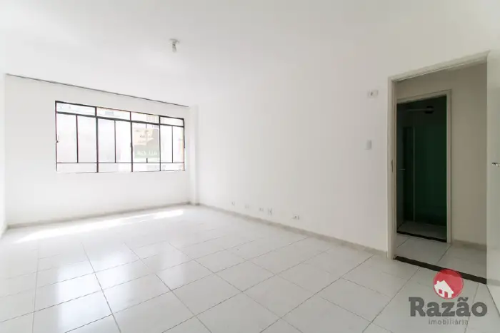 Apartamento com 2 Quartos para Alugar, 82 m² por R$ 750/Mês Centro, Curitiba - PR