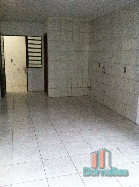Sobrado com 2 Quartos para Alugar, 67 m² por R$ 750/Mês Rua das Palmeiras - Cruzeiro, Caxias do Sul - RS