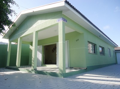 Casa com 3 Quartos para Alugar, 200 m² por R$ 850/Dia Centro, Guaratuba - PR
