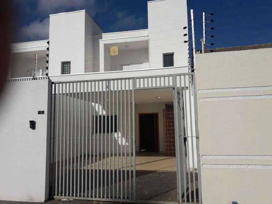 Sobrado com 3 Quartos à Venda, 320 m² por R$ 400.000 Rua Trinta e Quatro, 326 - Santa Cruz, Cuiabá - MT