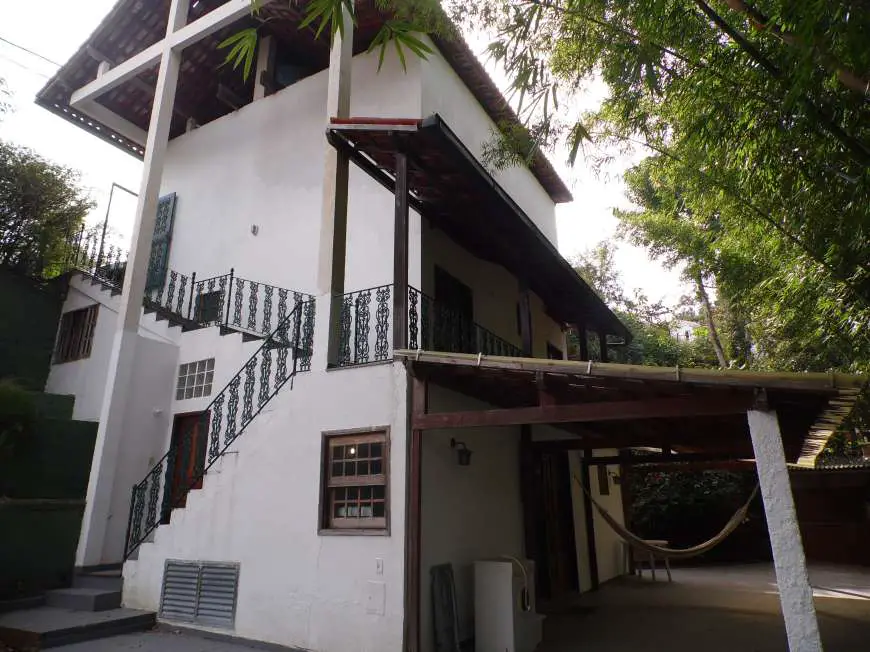 Casa de Condomínio com 3 Quartos para Alugar, 300 m² por R$ 1.600/Mês Itaipava, Petrópolis - RJ