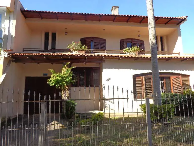 Casa com 4 Quartos para Alugar, 180 m² por R$ 7.000/Mês Rua Itapeva, 160 - Passo da Areia, Porto Alegre - RS